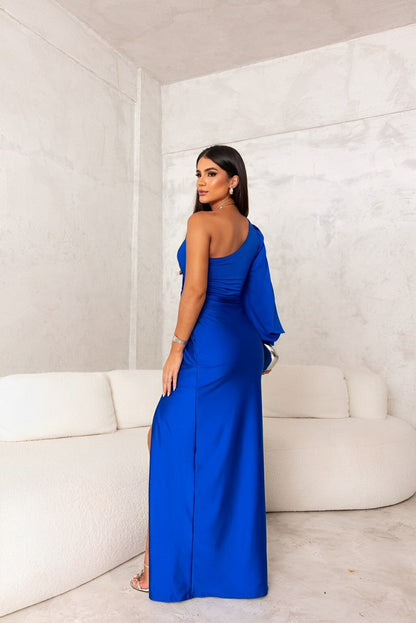 Ein Schulter-Kleid mit Drapierung